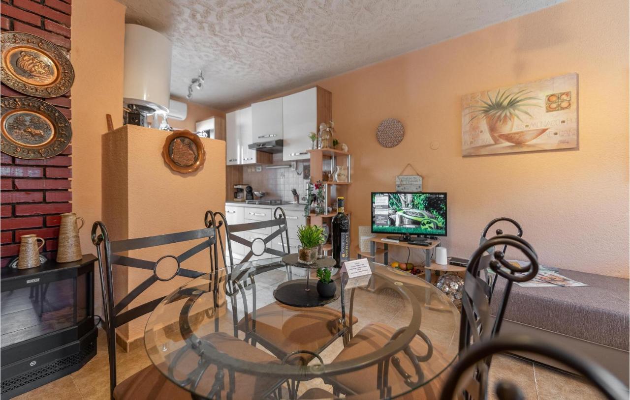 Cozy Home In Vrsi With Wifi Exterior photo