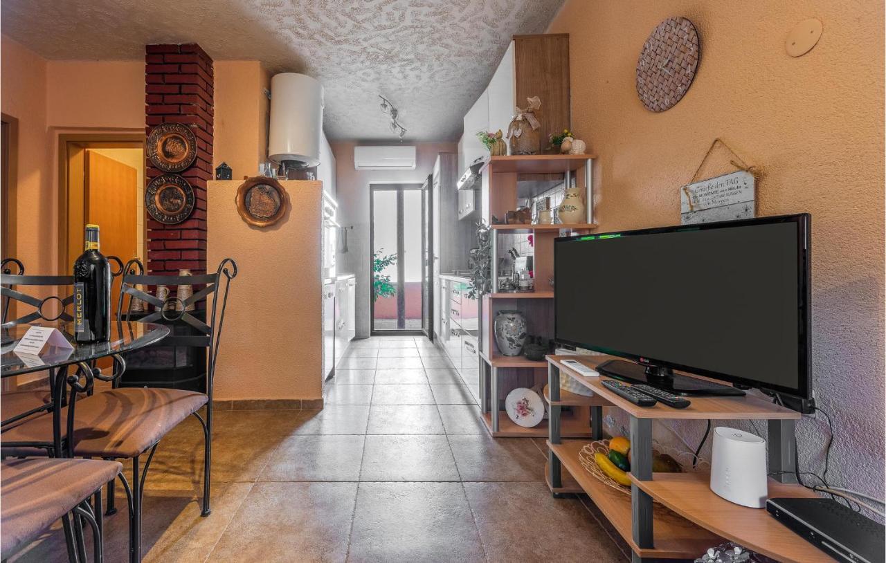 Cozy Home In Vrsi With Wifi Exterior photo